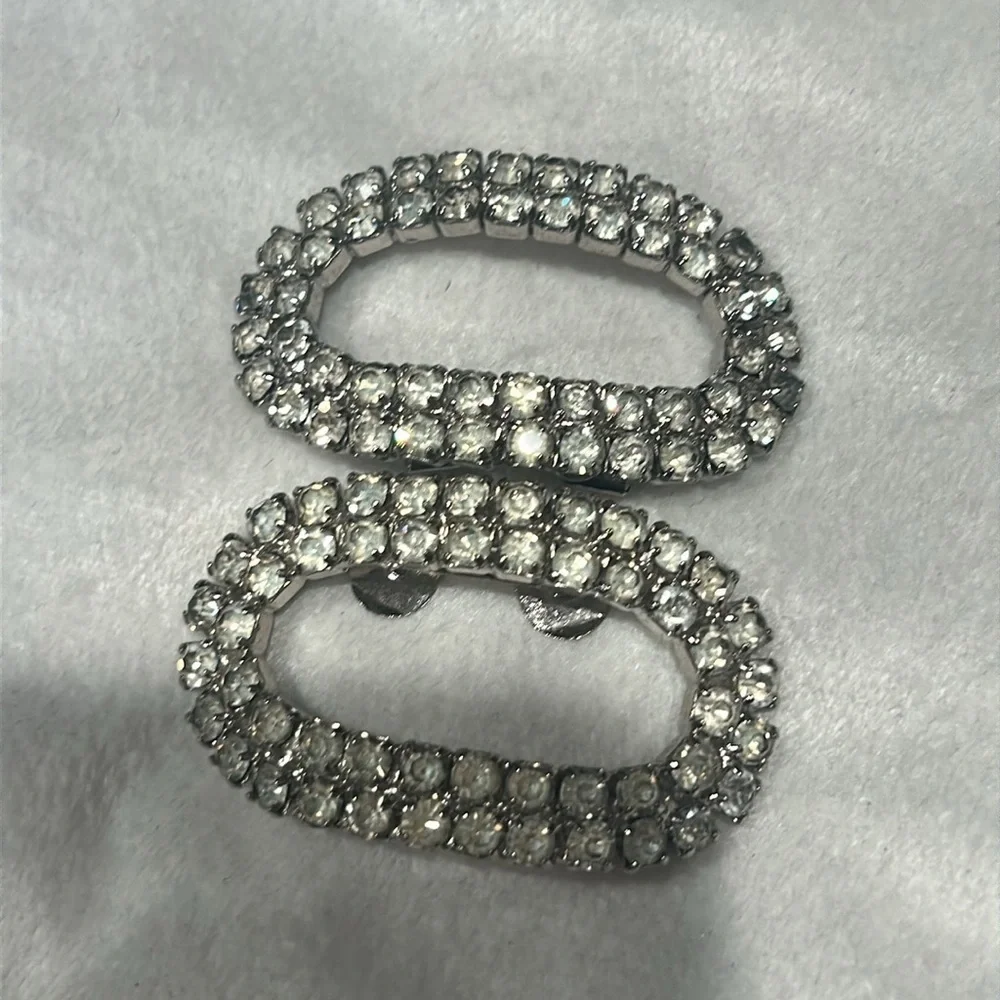 Vintage rhinestone Silver oval pair of stunning shoe clips one size women’s